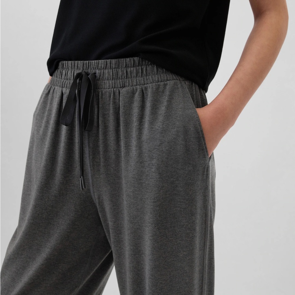 Women’s XXL Gray Jogger Pants from GAP A5